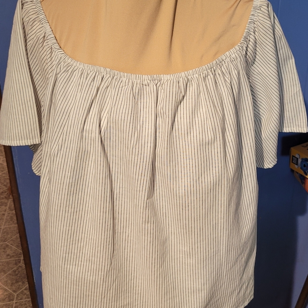 Express Women's Off Shoulder White & Black Striped Smock Top NWT Size Medium